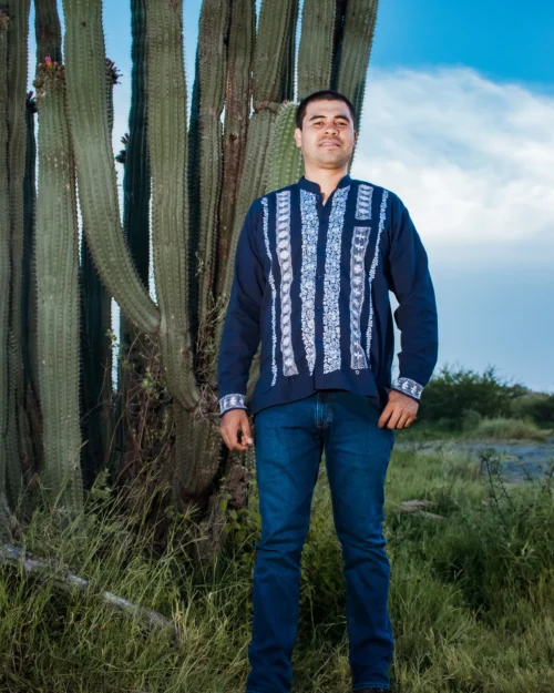 Guayabera con deshilado