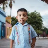 Guayabera de niño con deshilado y bordado en tela lino azul cielo