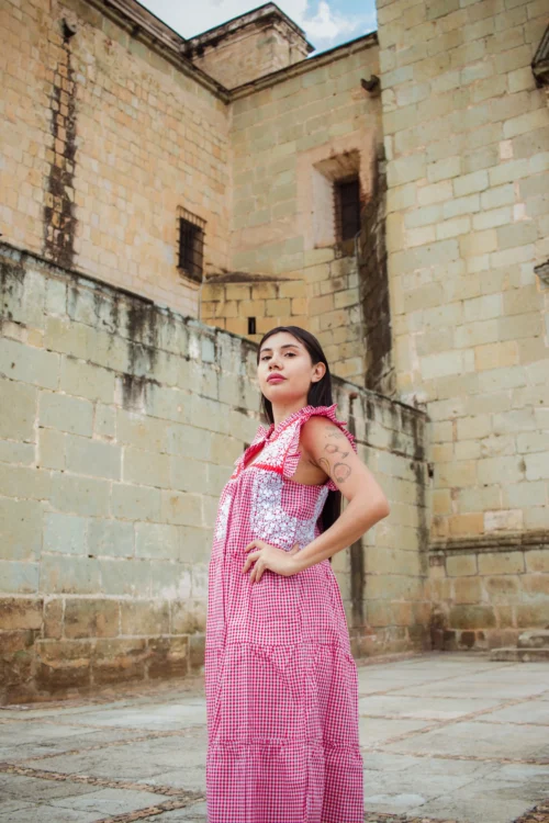 Vestido de Olánes con mangas de Olán en tela mascota algodón como rojo y blanco