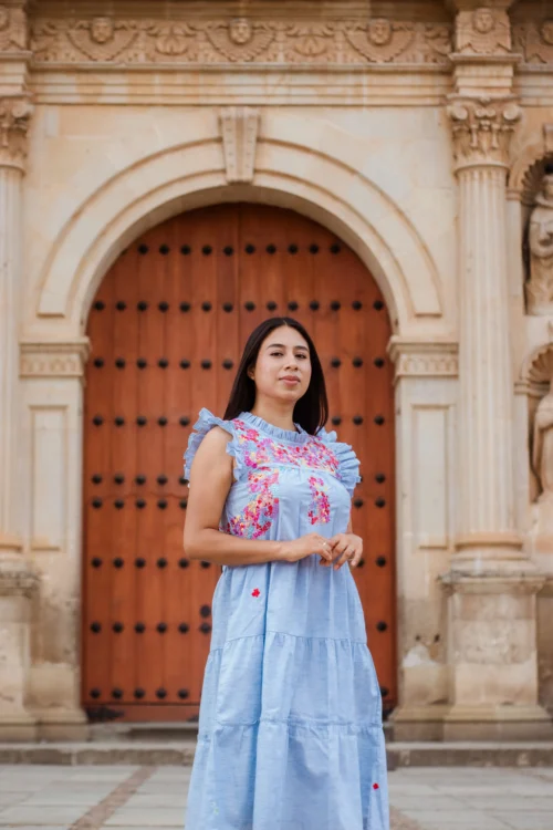 Vestido de Olánes con mangas de Olán en tela lino jaspeado color azul