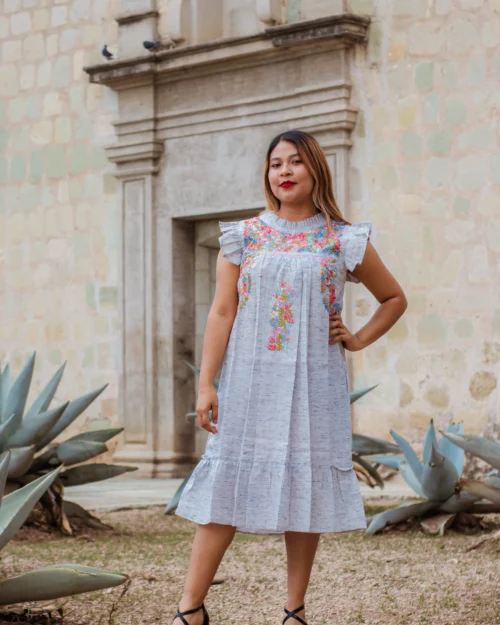 Vestido de Olánes con mangas de Olán en tela lino jaspeado color azul