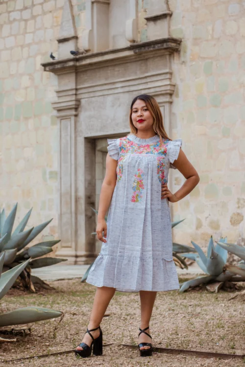 Vestido de Olánes con mangas de Olán en tela lino jaspeado color azul