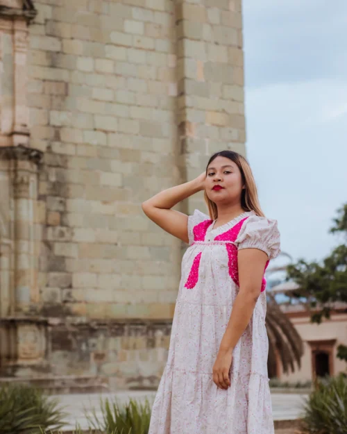 Vestido de Olanes con mangas globo en tela en algodón estampado color arena