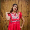 Vestido olan con pechera de olan en tela lino rojo