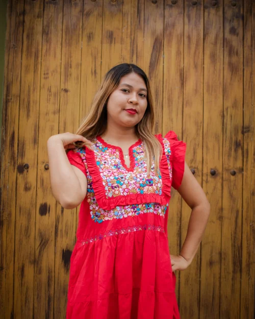 Vestido olan con pechera de olan en tela lino rojo