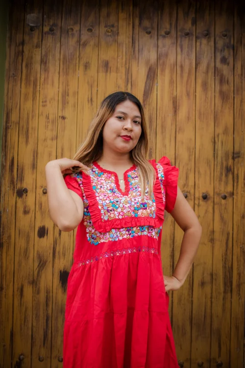 Vestido olan con pechera de olan en tela lino rojo